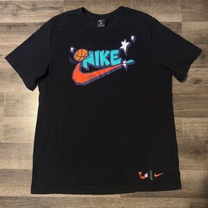 NIKE Basketball City Exploration T Shirt Mens XL Spell out Basketball Logo Black